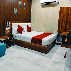 Deluxe Double Room Shower